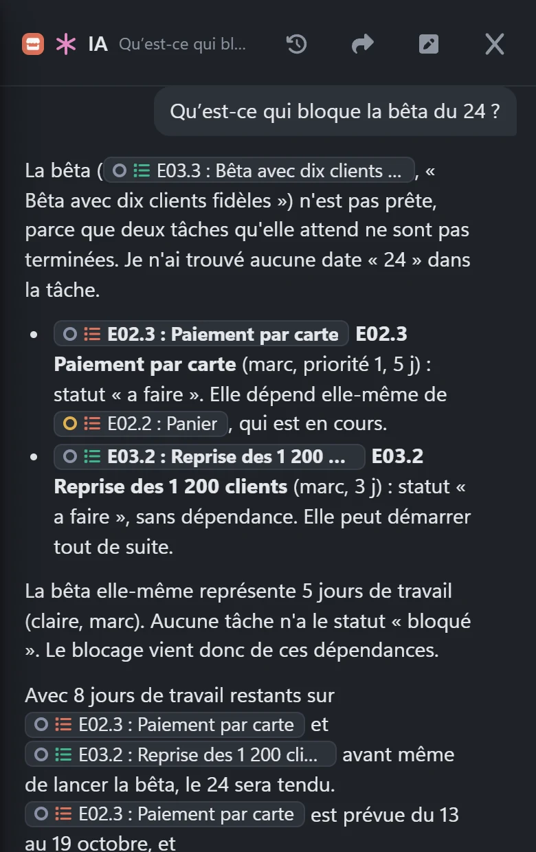 Sur téléphone, le panneau IA répond à « Qu’est-ce qui bloque la bêta du 24 ? » avec les tâches en lien.
